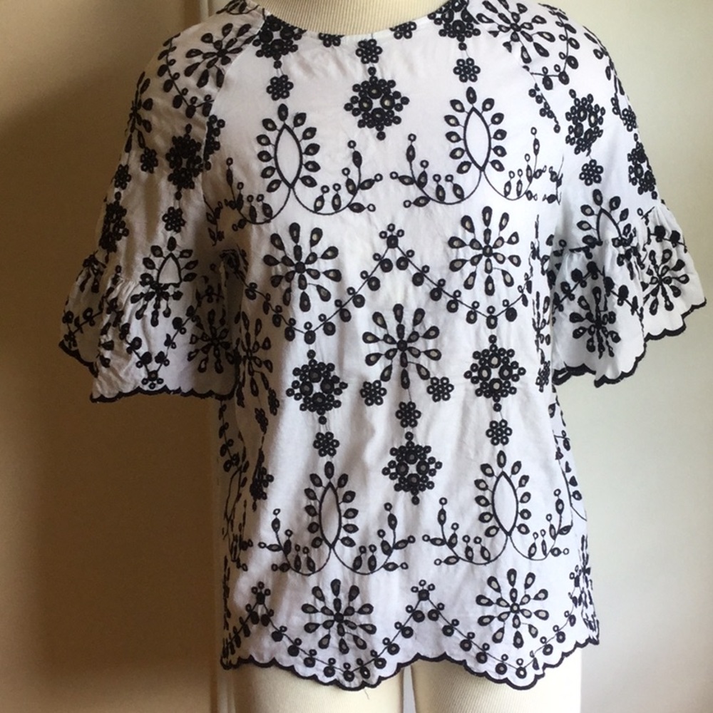 Eyelet top - Picture 2 of 6